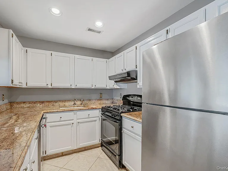 908 Sara Cir — Photo 7