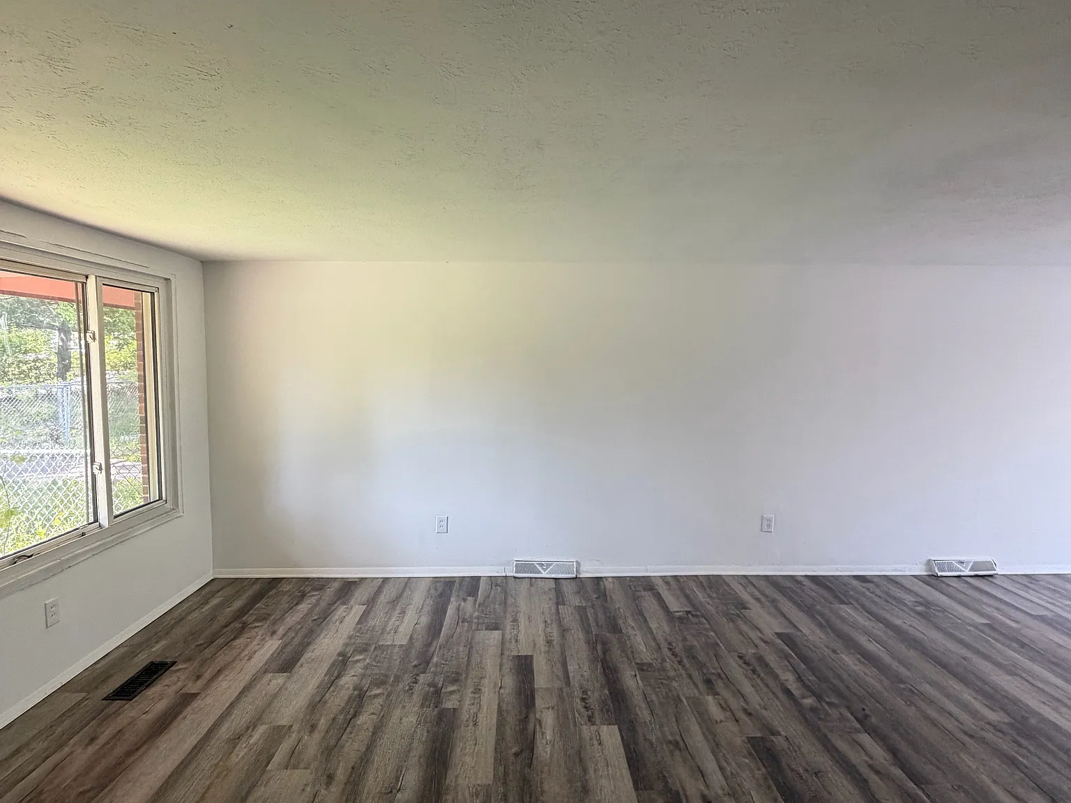 3 bed, 1.5 bath, 1435 sqft, $1,275 — Photo 4