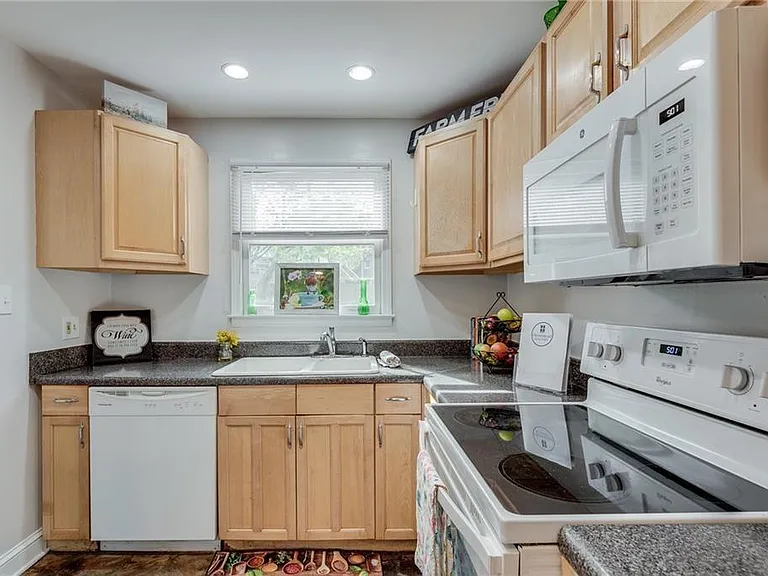 388 Ashley Ave NE — Photo 14