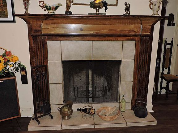 3rd image of 133 Oak Hill Dr