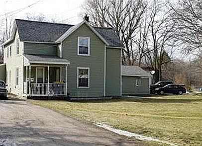 2nd image of 931 Emerald Ave NE #1