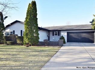 1515 Crestwood Ct, Aurora, IL 60506