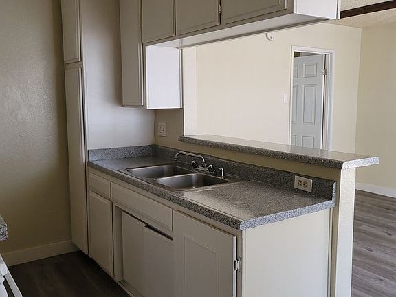 4th image of 21821 Saticoy St APT 4