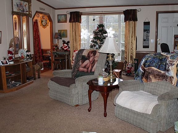 3rd image of 1375 White Pine Dr