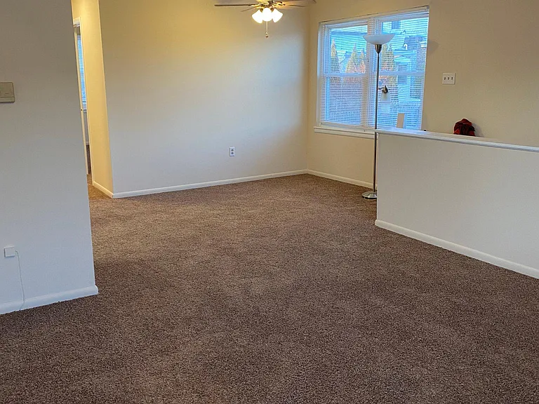 526 Green Ln — Photo 5