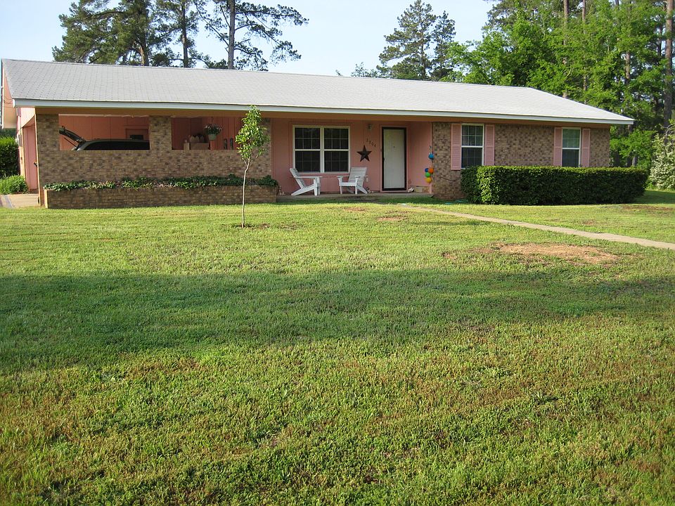 2nd image of 3904 Forest Hills Dr