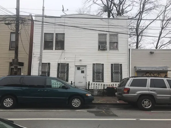 1612 Hancock St, Flushing, NY 11385