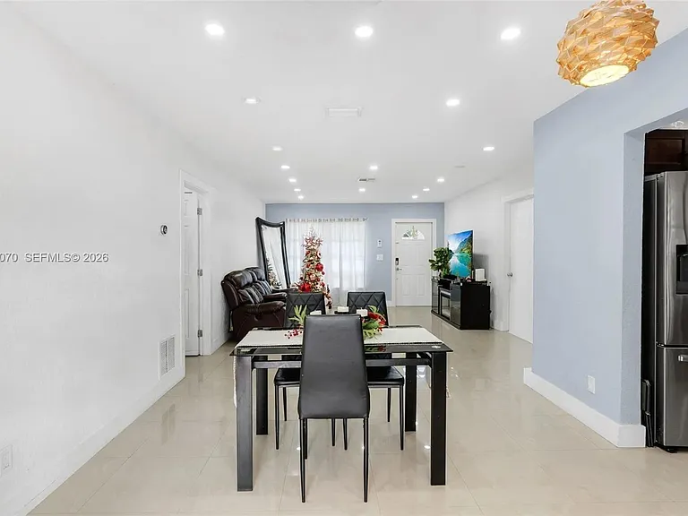 1820 N 27th Ave — Photo 9