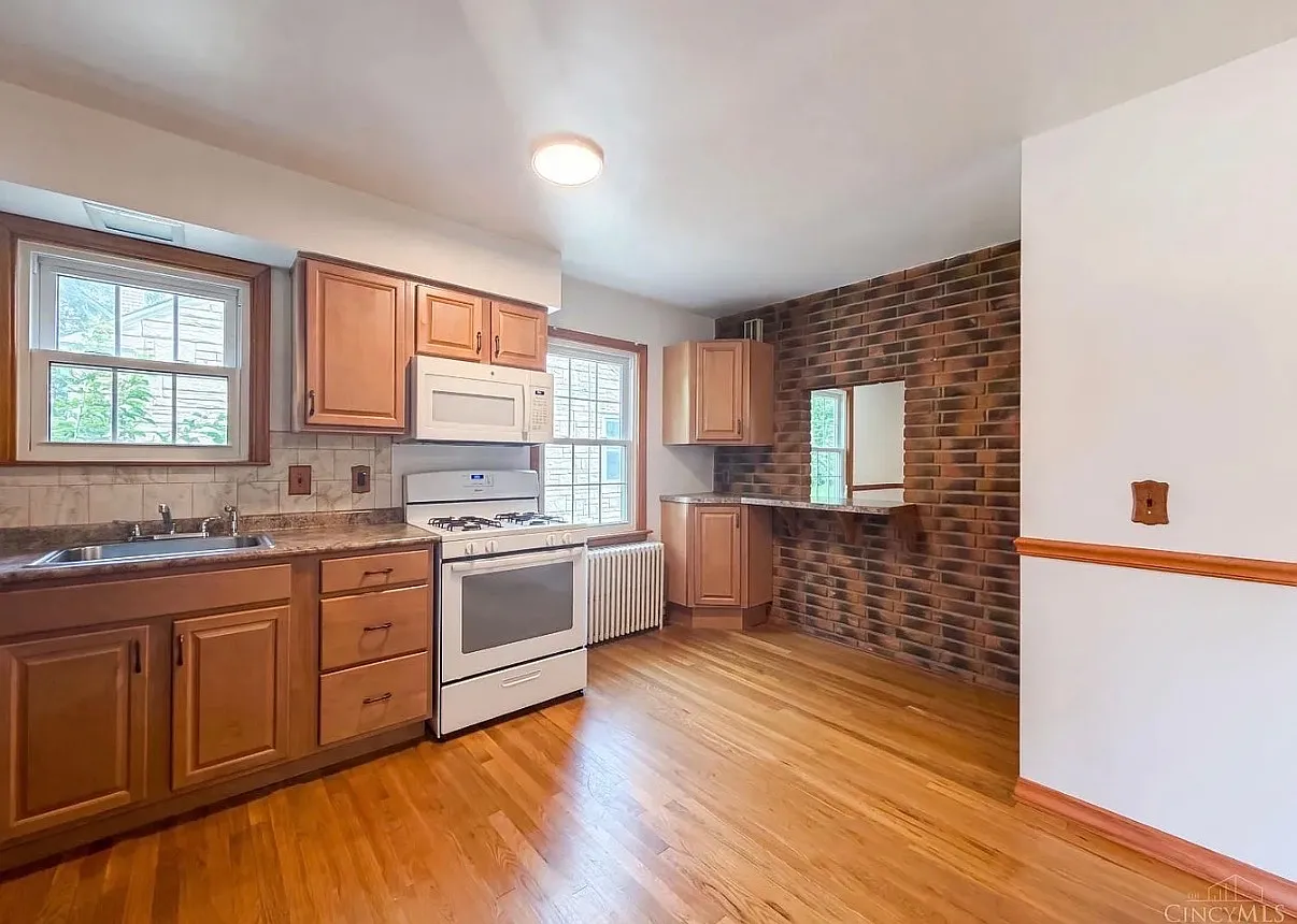 4 bed, 2314 sqft, $2,362 — Photo 3