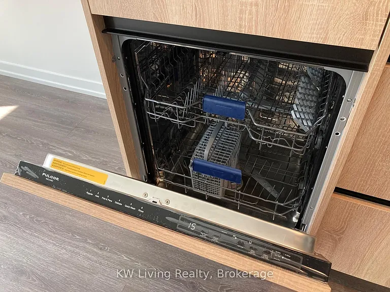 8 Beverley Glen Blvd #611 — Photo 8