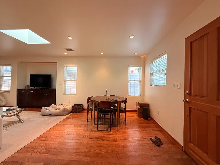 926 California Ave — Photo 4
