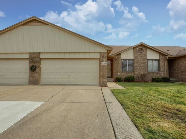 48480 Rosewood Ln, Chesterfield, MI 48051