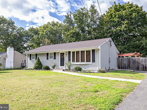 2nd image of 207 W Elm Ave