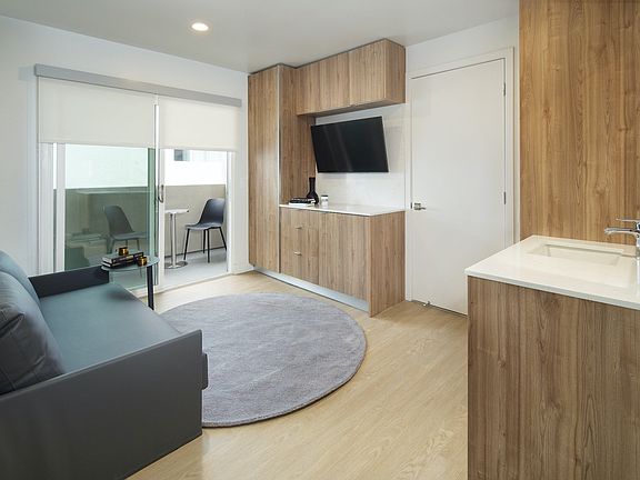 5th image of 1629 Veteran Ave #2B