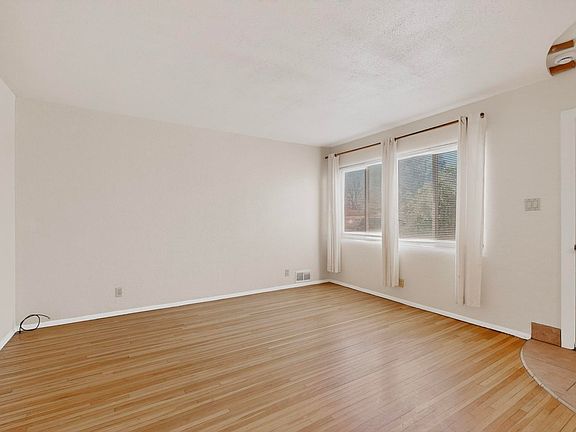 5th image of 1804 Illinois St NE