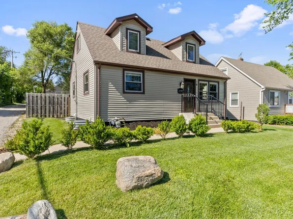 14 E 55th St, Westmont, IL 60559
