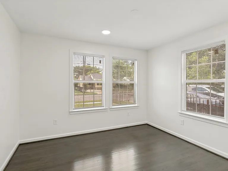 6502 Howard Ave — Photo 12