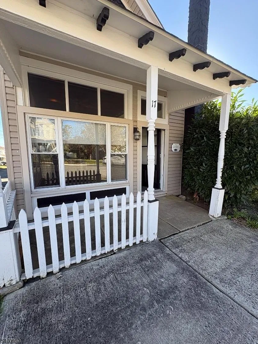 1 bed, 1.0 bath, $1,950 — Photo 1