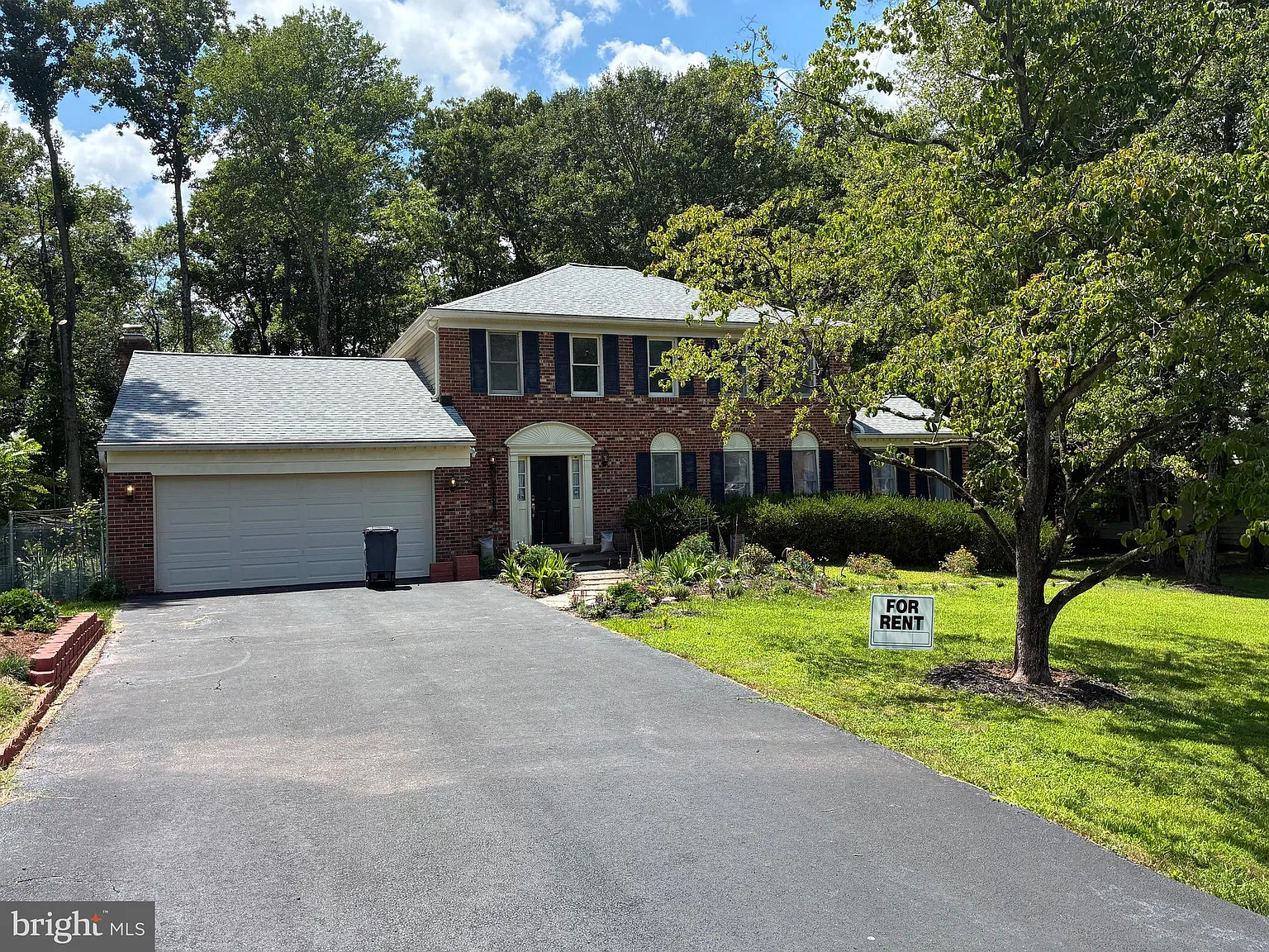5 bed, 2393 sqft, $4,500 — Photo 2