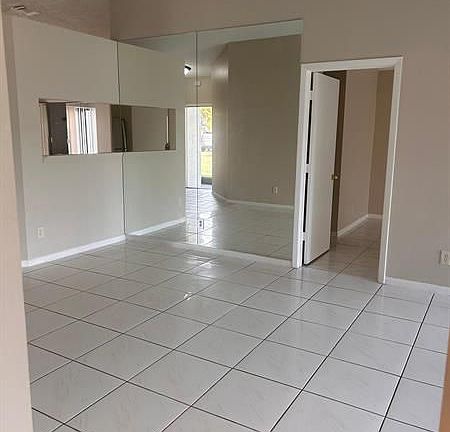 3rd image of 60 Hastings Ln