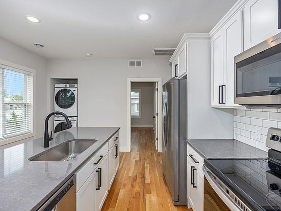 3rd image of 411 11th St NW #2