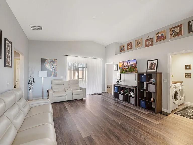 518 Highland Meadows St — Photo 6