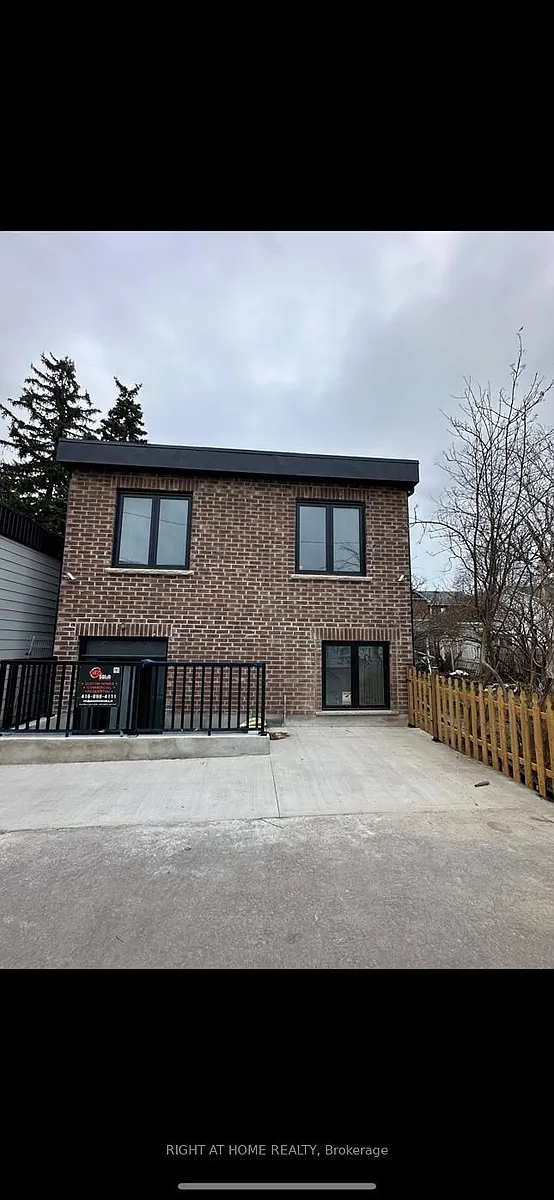 Building Photo - 94 Barrington Ave #LANEWAY