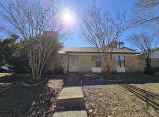 2906 Carnaby Ln, Garland, TX 75044