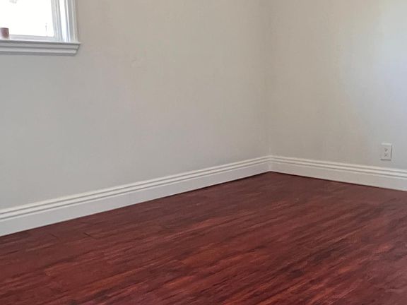 2nd image of 1418 Cliffwood Dr