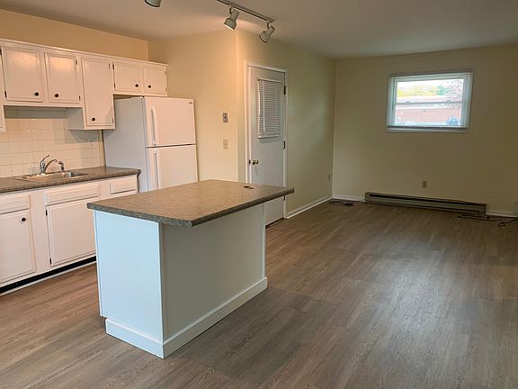 Towards Living & Entry to unit