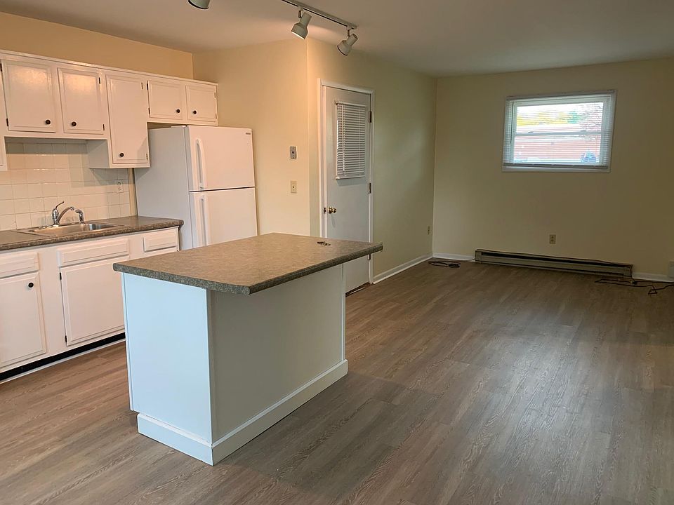 Towards Living & Entry to unit