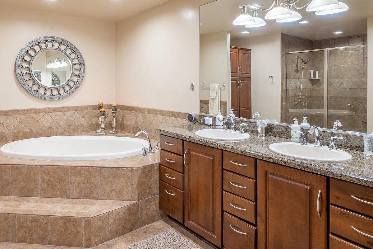 140 Bermuda Ave — Photo 2