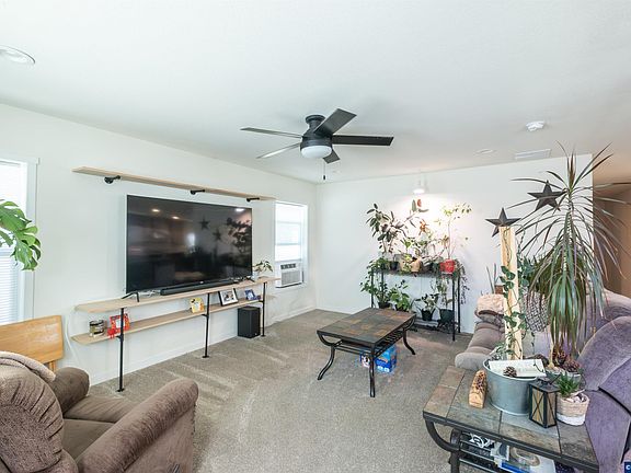 2nd image of 105 Columbus St NE