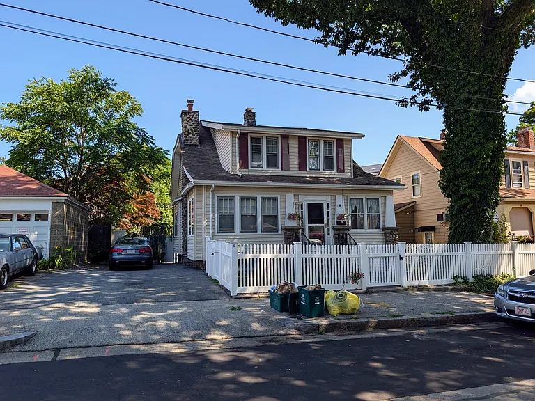 1 Agate Ave — Photo 2