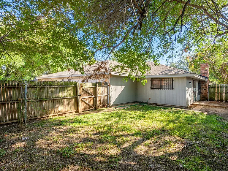4605 & 4607 Menzer Rd — Photo 31