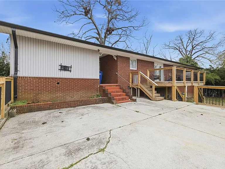 2176 Riverside Dr — Photo 24