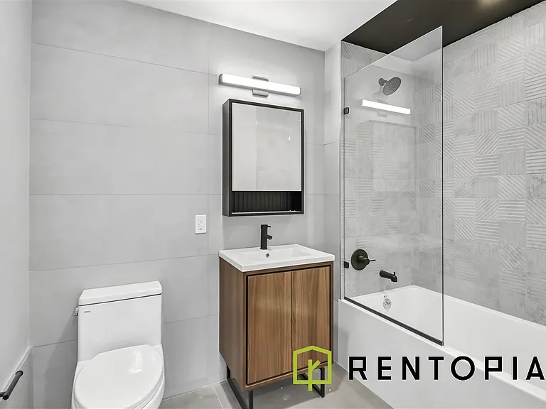 209 N 11th St #7N — Photo 8
