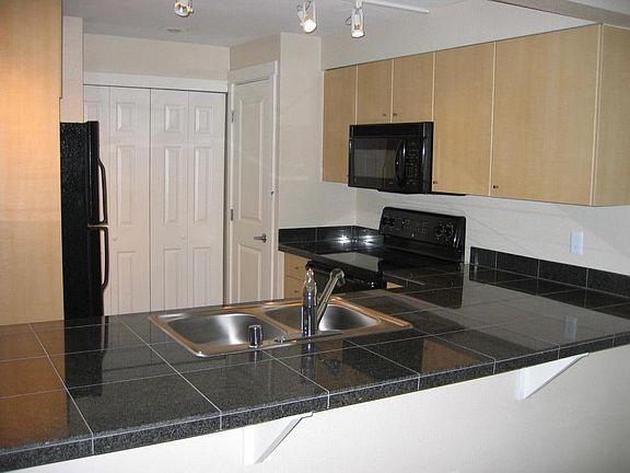 Imagine Brand NEW Stainless Appliances. This is a picture prior to new appliances and paint - new photos coming soon!