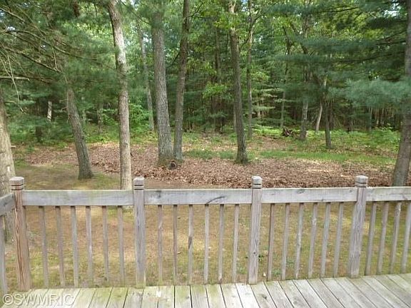 5th image of 100 Raven Lakes Dr