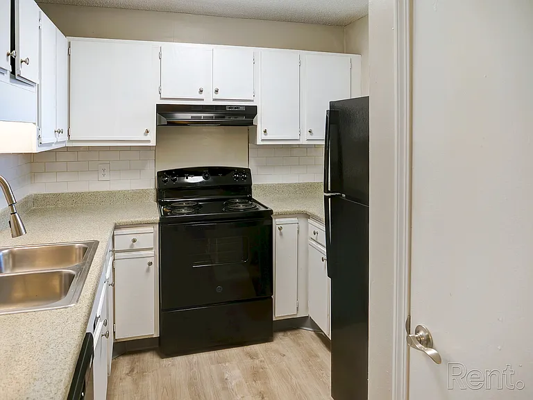 Northtown Apartments — Photo 14