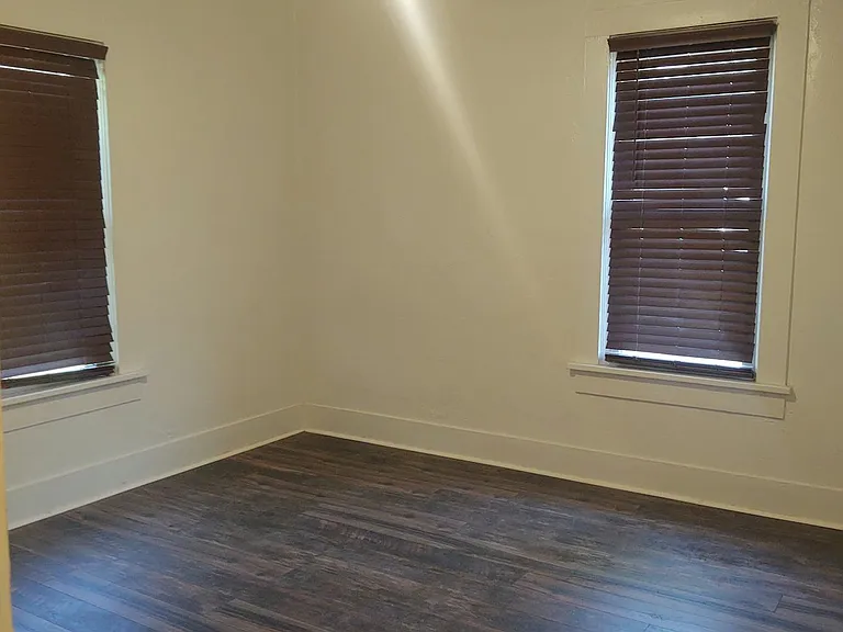 208 Linwood Ave — Photo 7
