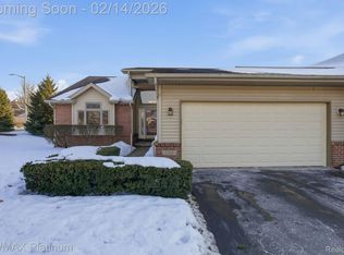 1239 Cedarwood Dr, Brighton, MI