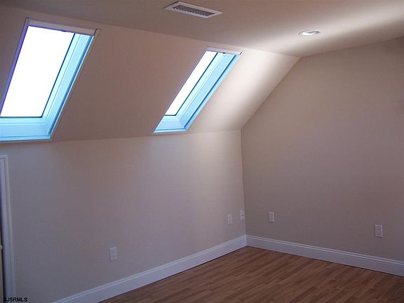 4th image of 5317 Bay Ave #19