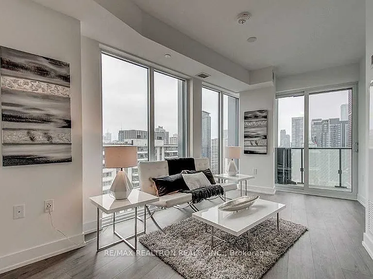 575 Bloor St E #2208 — Photo 4