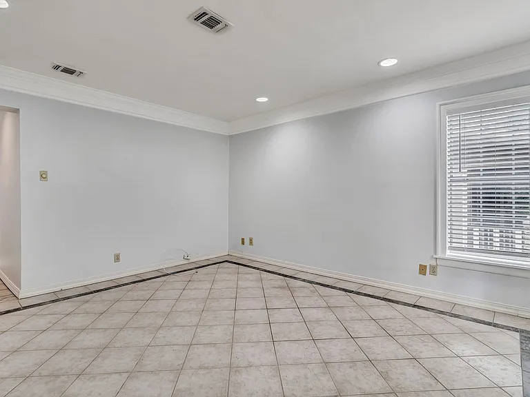 112 Cloverleaf Ave — Photo 15