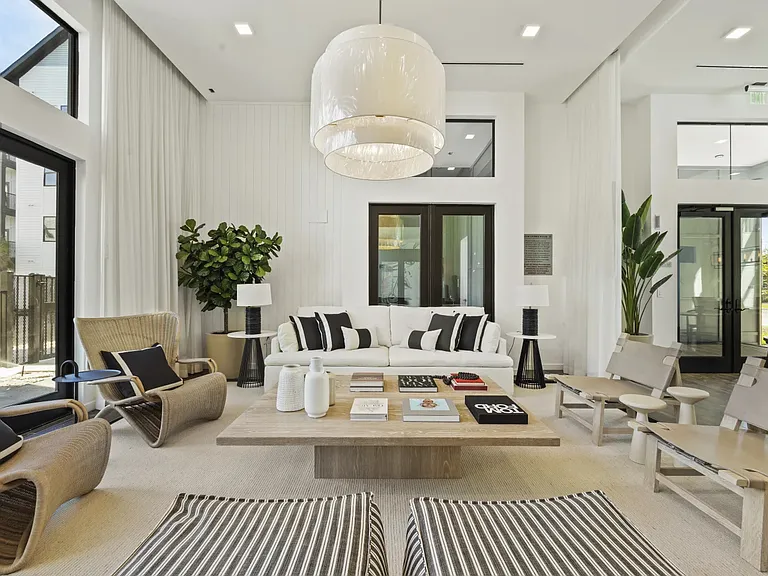 Azalea Luxury Apartments — Photo 25