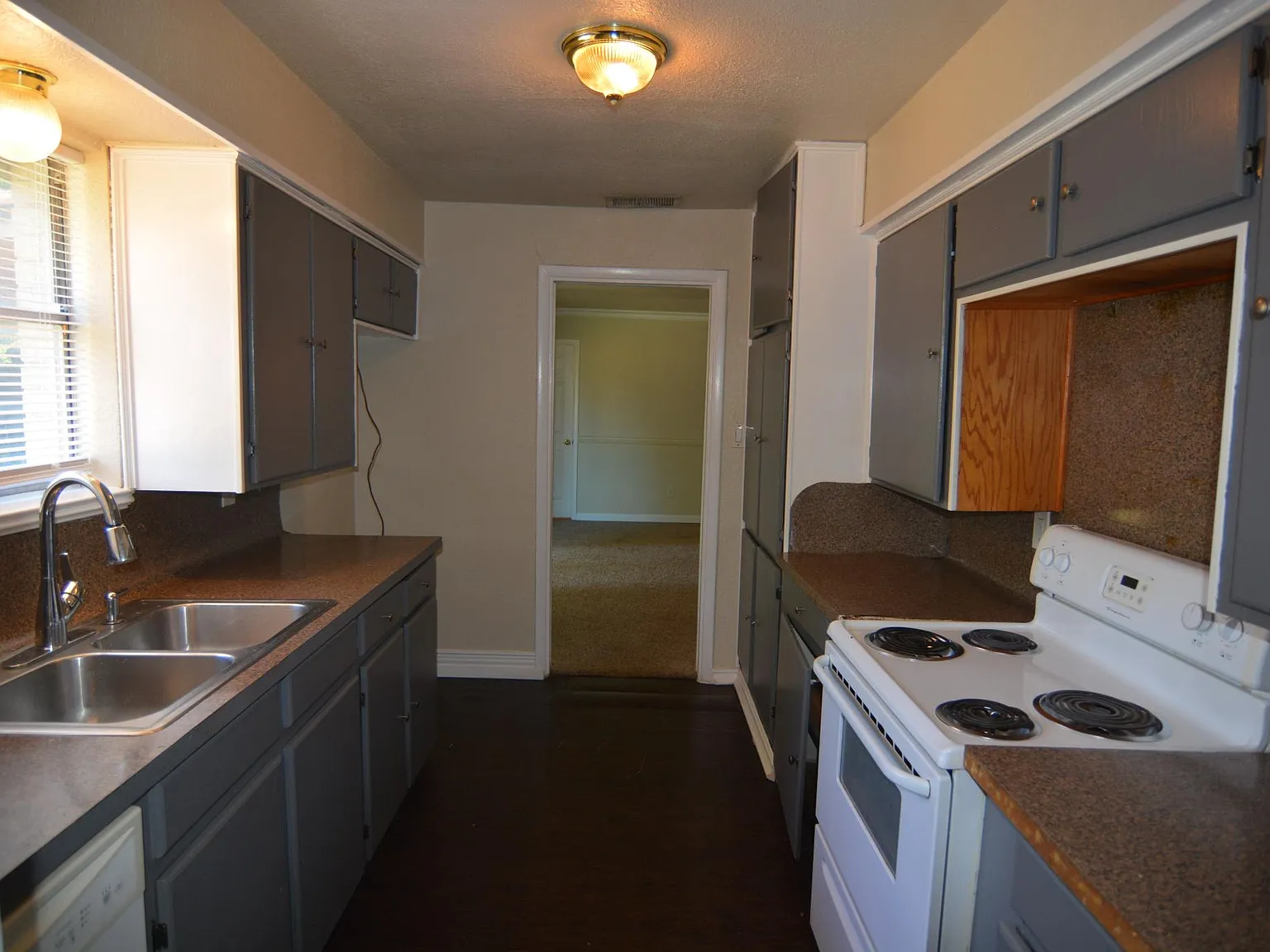 3 bed, 1.5 bath, 1467 sqft, $1,695 — Photo 4