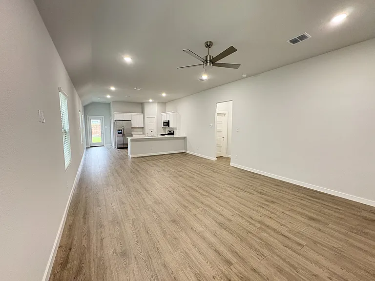 120 Greenbriar Dr — Photo 4