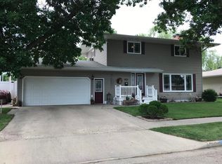 1703 2nd Ave E, Williston, ND 58801