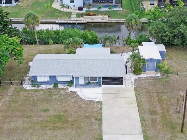 832 E 4th St, Englewood, FL 34223